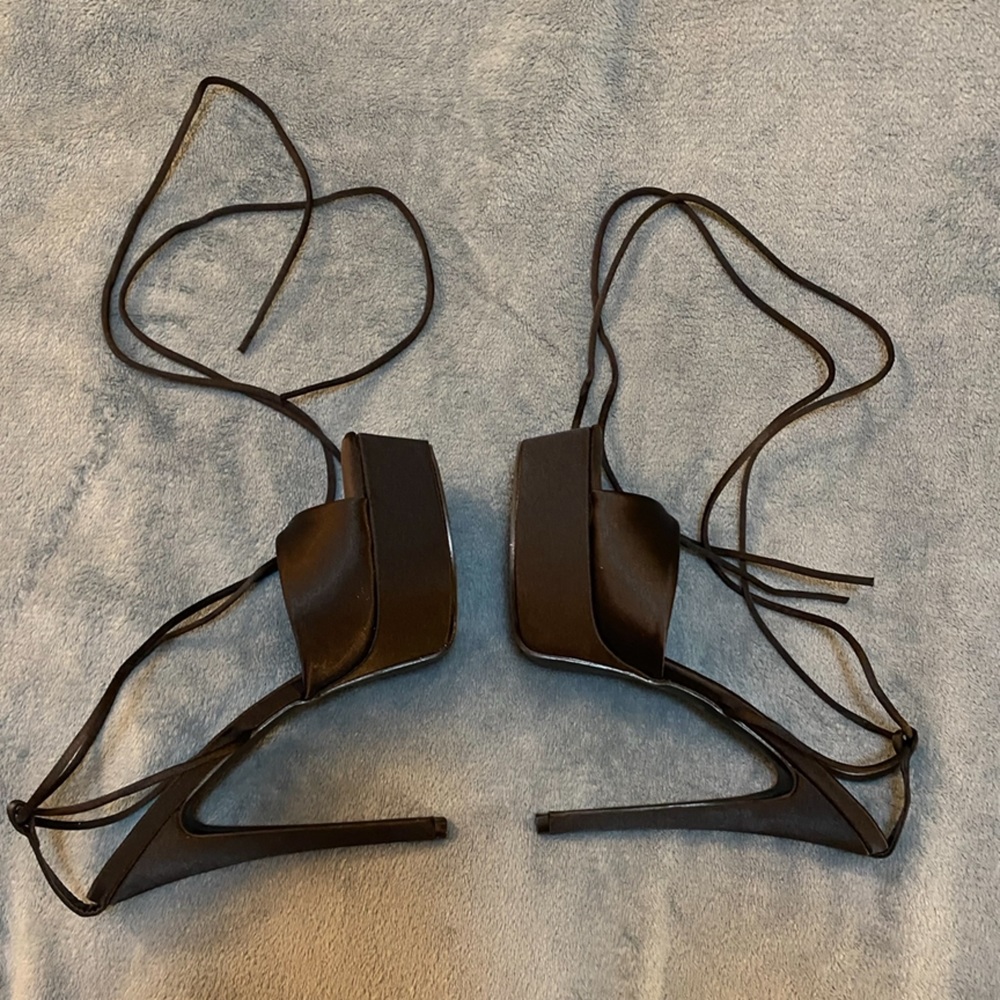 BLACK PLATFORM HEELS